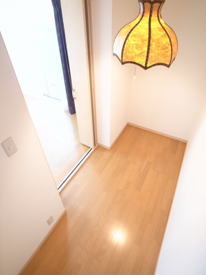 【収納】 | レジデンスさむかわ | 【ココ自慢】広いウォークインクローゼット、ズバリ寝れるくらい広いです