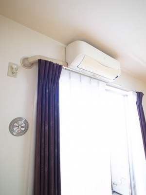 【設備】 | レジデンスさむかわ | エアコンは夏冬と大忙しで稼働！