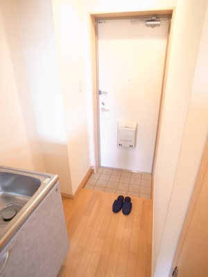 【玄関】 | レジデンスさむかわ | 情報提供:ねいばーふっど千葉店