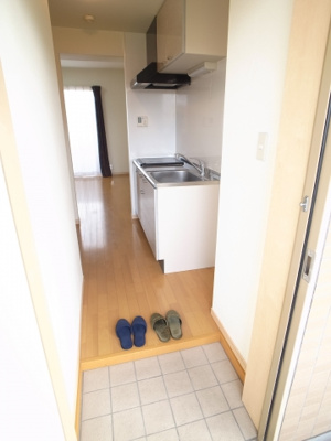 【玄関】 | レジデンスさむかわ | 玄関先から、素敵なお部屋が始まります。