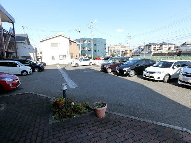 シャンブル21の駐車場