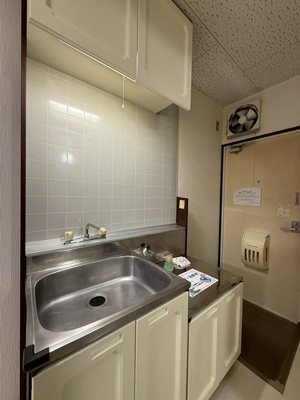 【キッチン】 | エスペランサ | ガスコンロ設置可能のキッチンです☆ご自身でお好きなタイプのガスコンロをご用意いただけます！お鍋やお皿もすっきり収納できてお料理がはかどります！