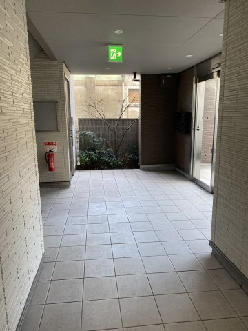 シャーメゾン宝亀のエントランス