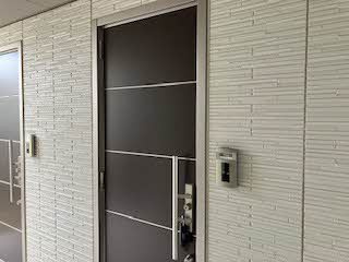 シャーメゾン宝亀の玄関