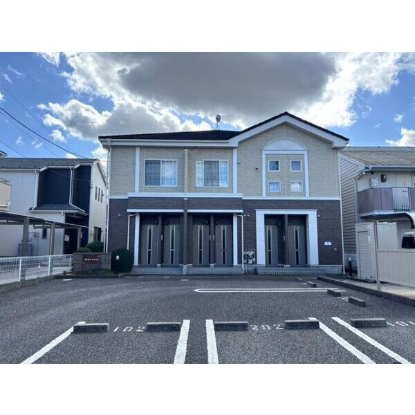 ヴィオラ・トゥールの駐車場