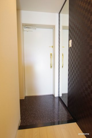 アローフィールズ弐番館　仲介手数料無料の玄関