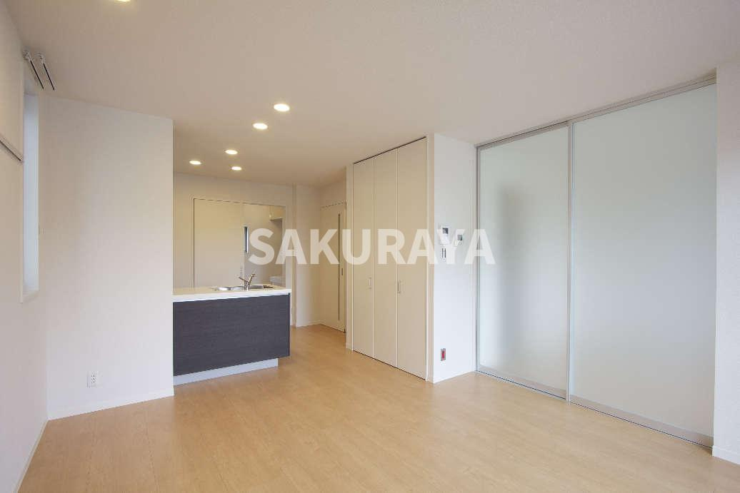 ルーチェガーデンの居間・リビング|現況と異なる場合がございます。