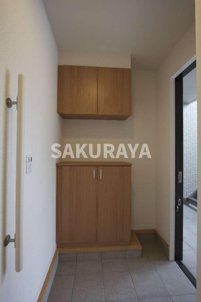 ルーチェガーデンの玄関|現況と異なる場合がございます。