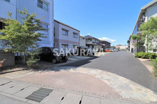 ルーチェガーデンの駐車場