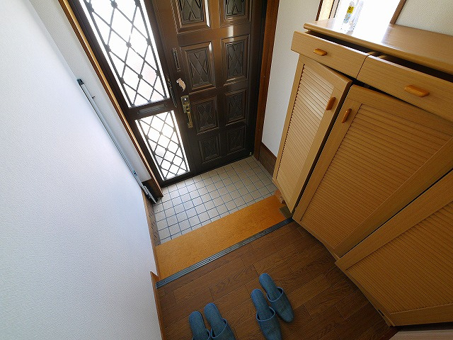 南田原町平屋の玄関