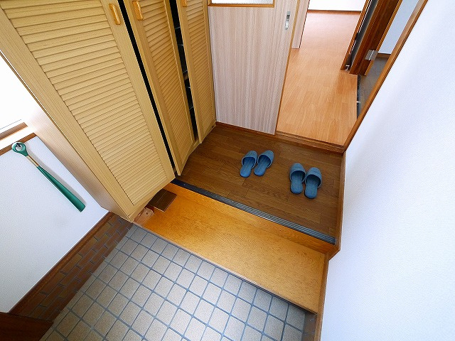 南田原町平屋の玄関