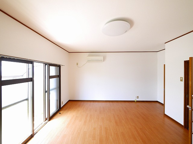 南田原町平屋の洋室