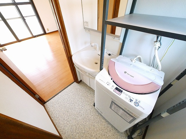 南田原町平屋の独立洗面台