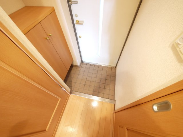 アイリスハイツ8号館の玄関|きれいな玄関です