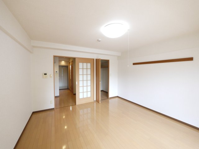 アイリスハイツ8号館の洋室|個人の部屋や寝室として使える洋室です