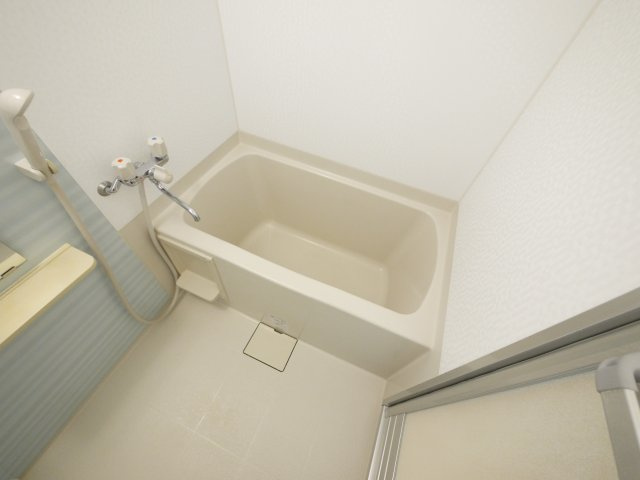 アイリスハイツ8号館の浴室|日々の暮らしに欠かせないお風呂です