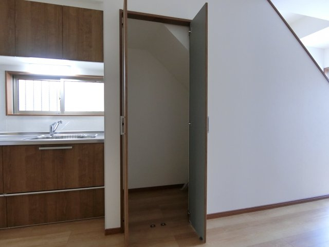 【居間・リビング】 | 百舌鳥赤畑町3丁　戸建賃貸