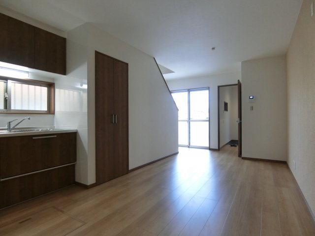 【居間・リビング】 | 百舌鳥赤畑町3丁　戸建賃貸