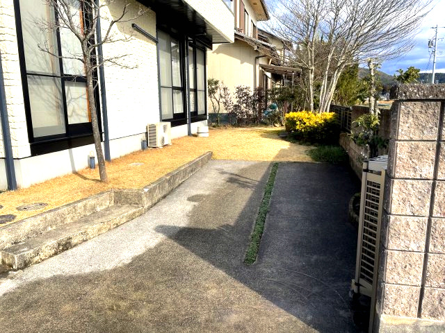 ５６０７９　山県市洞田中古戸建ての駐車場