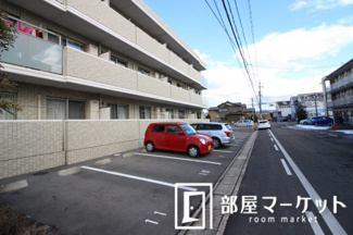 【駐車場】