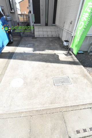 見沼区中川　中古一戸建ての駐車場