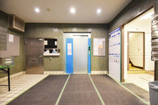 【エントランス】 | エントランスホール　※大規模修繕工事中