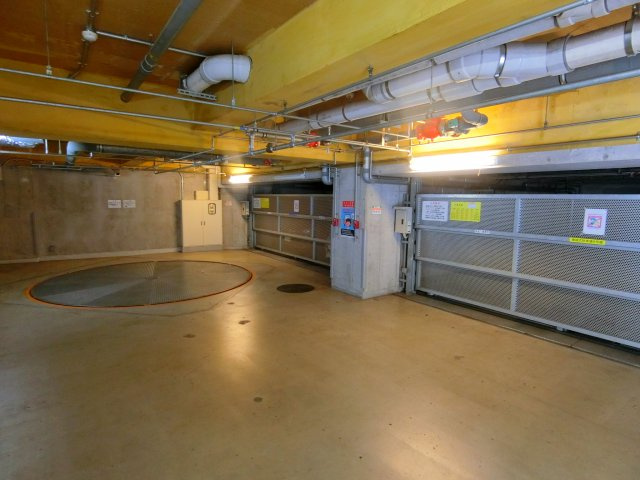 プロパレス泉ヶ丘の駐車場