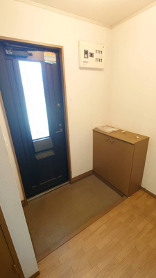 【玄関】 | フローラB | 駐輪場