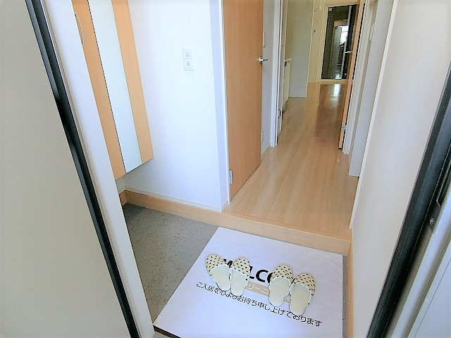 パインレジデンスの玄関