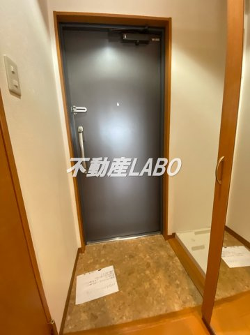 木津川TSマンションの玄関