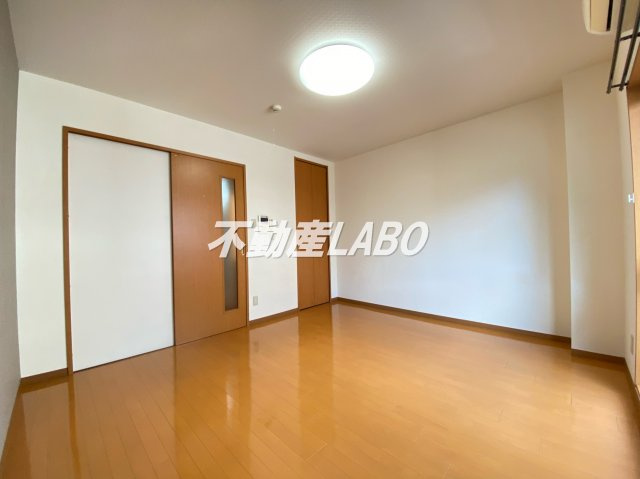 木津川TSマンションの洋室