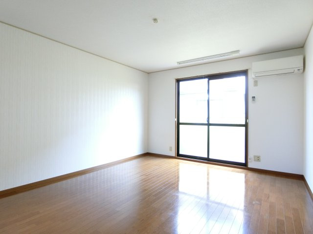 スカイスクレーパーA棟の居間・リビング|101号室のイメージ写真（反転あり）