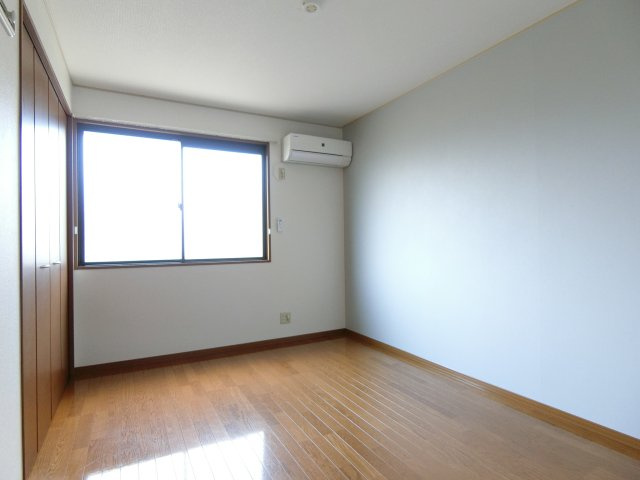 スカイスクレーパーA棟の洋室|101号室のイメージ写真（反転あり）