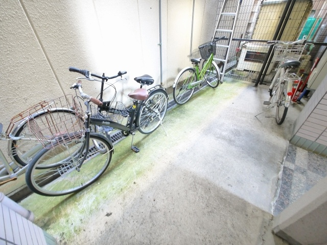 サンフェアリーのその他共用部分|ゆったりとした駐輪スペース。