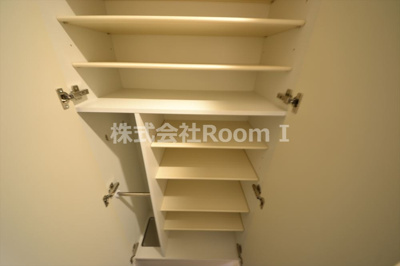 【玄関】 | プレサンス松屋町ヴェルデス | 毎日通る玄関はこちらですシューズボックスです。
