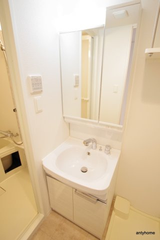 エスプレイス大阪城サウスコンフォート　仲介手数料無料の洗面所