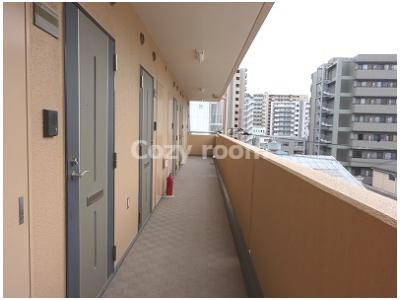 【その他共用部分】 | ウイニング・パラ江坂 | 玄関前です。