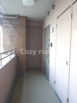 【その他共用部分】 | サンロワール江坂 | 共有廊下です