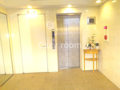 【その他共用部分】 | サンロワール江坂 | エレベーターホールです