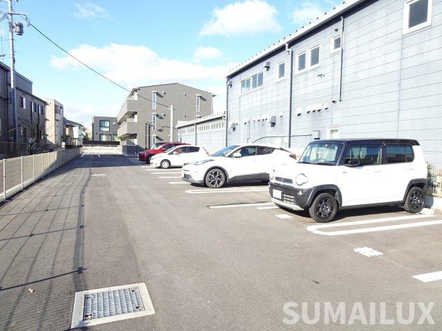 熊本市南区出仲間６丁目のアパートの駐車場