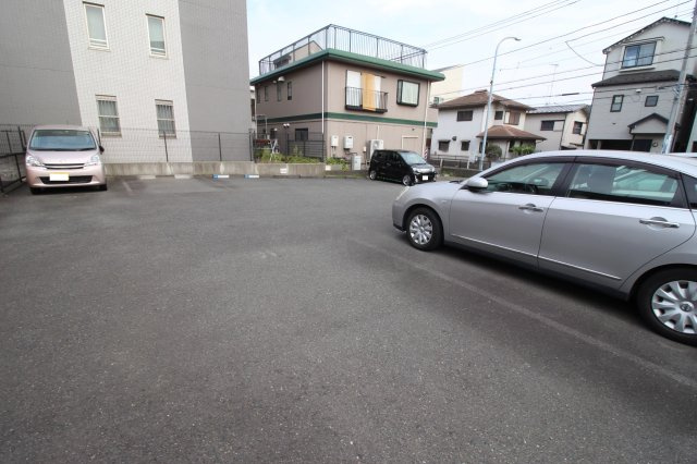 サニーハウスの駐車場