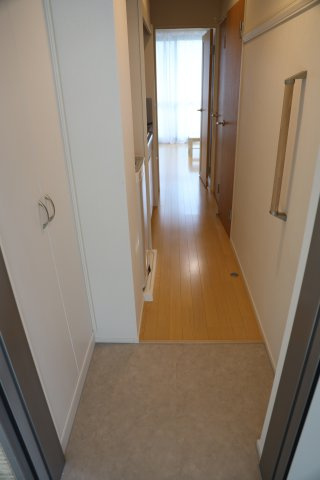 レオパレス川崎港町の玄関