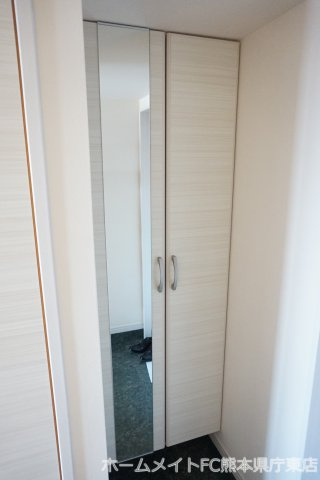 熊本市中央区世安町の賃貸マンションの玄関
