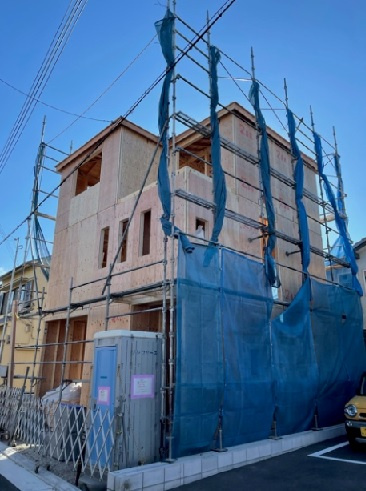 明石港町新築戸建の外観|西側は駐車場になっています。