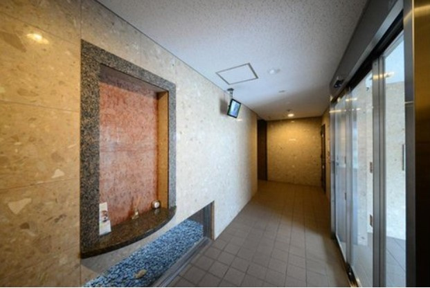 宝塚市米谷２丁目の中古マンションのエントランス
