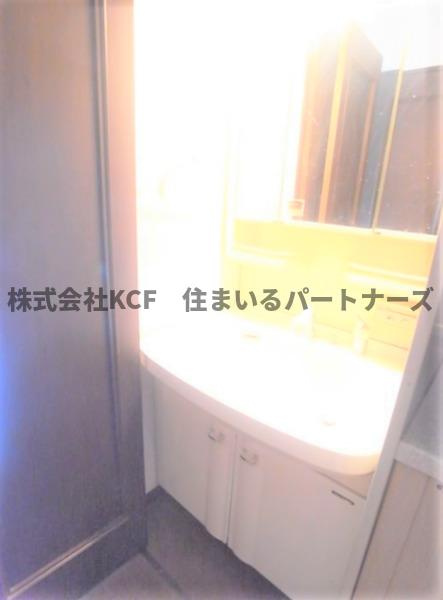 ロマネスク東町の洗面所|明るい洗面所です