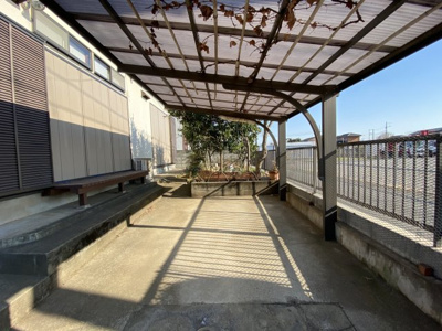 【外観】 | 【売地】藤沢市宮原　建築条件なし売地 | 【カースペース】１台分です。横にはお庭があります。