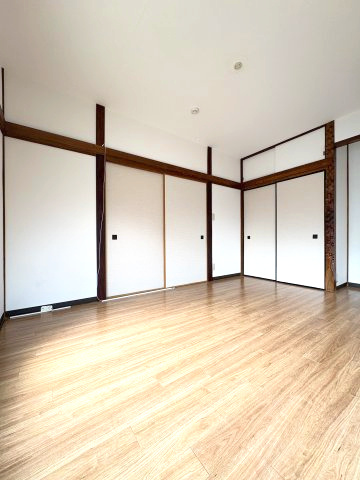 當麻戸建Ｂ棟の洋室