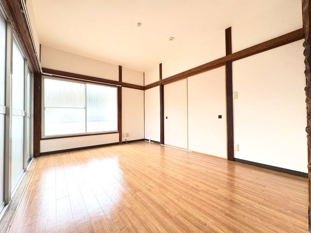 當麻戸建Ｂ棟の洋室