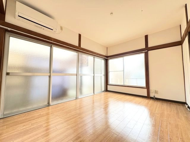 當麻戸建Ｂ棟の洋室